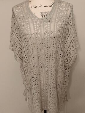 Crochet Knit Fringe Poncho - Light Gray